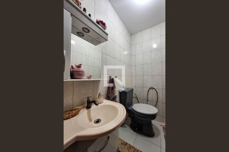 Casa de condomínio à venda com 207m², 5 quartos e 2 vagasLavabo