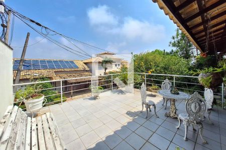 Casa de condomínio à venda com 207m², 5 quartos e 2 vagasQuintal