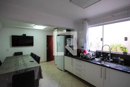 Casa para alugar com 170m², 2 quartos e 2 vagasCozinha