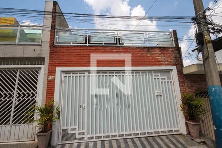Casa para alugar com 170m², 2 quartos e 2 vagasFachada