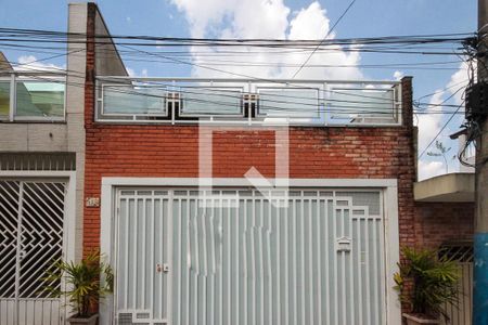 Casa para alugar com 170m², 2 quartos e 2 vagasFachada