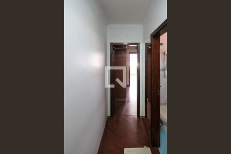 Corredor de casa para alugar com 2 quartos, 170m² em Vila Ema, São Paulo
