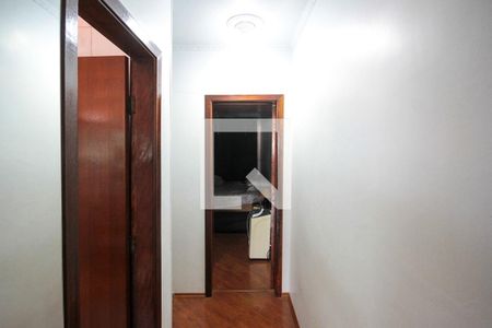 Corredor de casa para alugar com 2 quartos, 170m² em Vila Ema, São Paulo