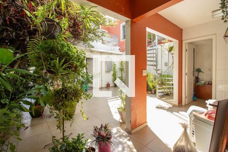 Casa à venda com 183m², 3 quartos e 2 vagas Casa à venda com 183m², 3 quartos e 2 vagasQuintal