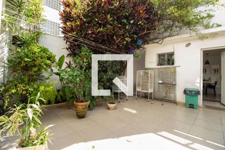 Casa à venda com 183m², 3 quartos e 2 vagas Casa à venda com 183m², 3 quartos e 2 vagasQuintal