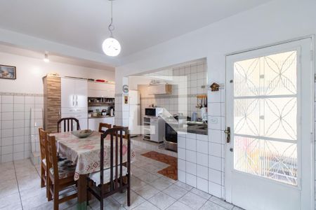 Casa para alugar com 140m², 2 quartos e 2 vagasCozinha