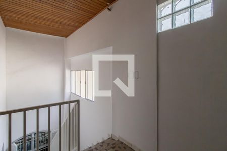Casa para alugar com 140m², 2 quartos e 2 vagasEscada