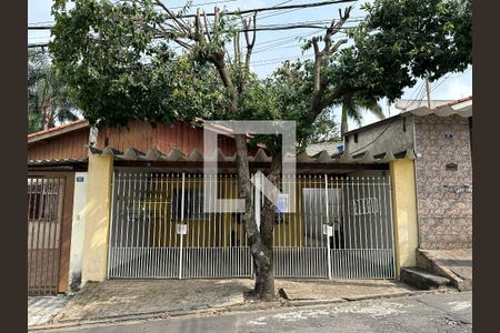 Casa para alugar com 140m², 2 quartos e 2 vagasFachada