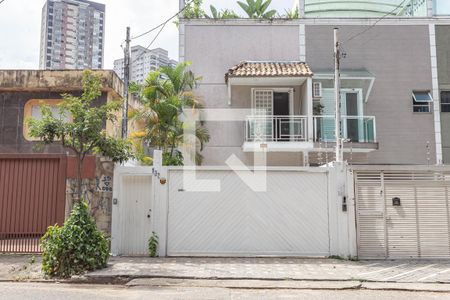 Casa para alugar com 280m², 4 quartos e 1 vaga Casa para alugar com 280m², 4 quartos e 1 vagaFachada