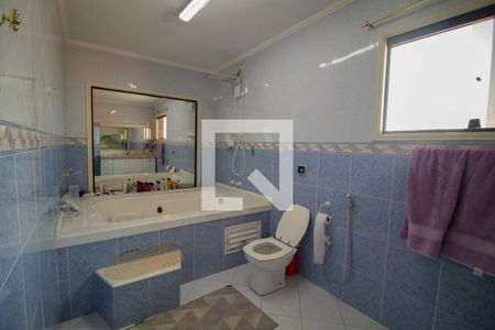 Casa à venda com 341m², 3 quartos e 5 vagasBanheiro do Quarto 3 