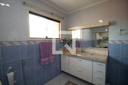 Casa à venda com 341m², 3 quartos e 5 vagasBanheiro do Quarto 3 