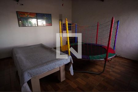 Casa à venda com 960m², 4 quartos e 4 vagas Casa à venda com 960m², 4 quartos e 4 vagasÁrea comum