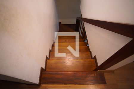 Escada  de casa para alugar com 4 quartos, 960m² em Santa Monica, Belo Horizonte