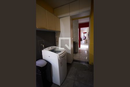 Casa à venda com 960m², 4 quartos e 4 vagas Casa à venda com 960m², 4 quartos e 4 vagasLavanderia