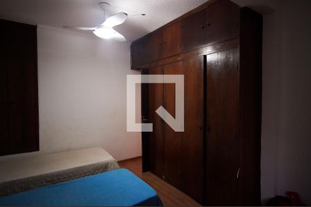 Casa à venda com 960m², 4 quartos e 4 vagas Casa à venda com 960m², 4 quartos e 4 vagasQuarto