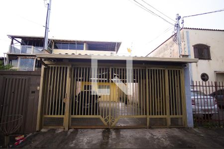 Casa à venda com 960m², 4 quartos e 4 vagas Casa à venda com 960m², 4 quartos e 4 vagasFachada