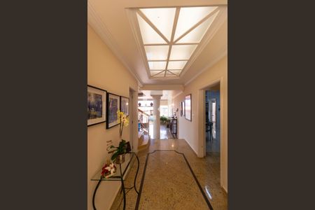 Hall de entrada de casa de condomínio à venda com 5 quartos, 385m² em Loteamento Caminhos de São Conrado (sousas), Campinas