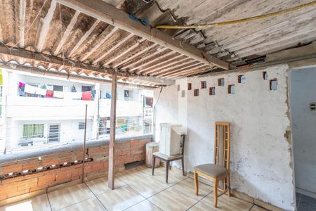 Casa à venda com 225m², 2 quartos e 2 vagas Casa à venda com 225m², 2 quartos e 2 vagasCasa 2 - Área de serviço / varanda