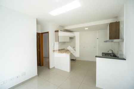 Sala e cozinha de apartamento para alugar com 2 quartos, 40m² em Cidade Mãe do Céu, São Paulo
