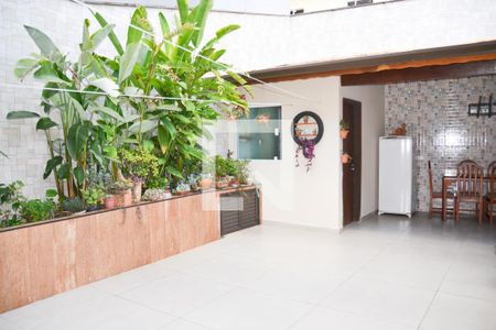 Casa à venda com 194m², 3 quartos e 3 vagas Casa à venda com 194m², 3 quartos e 3 vagasÁrea comum