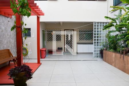 Casa à venda com 194m², 3 quartos e 3 vagas Casa à venda com 194m², 3 quartos e 3 vagasÁrea comum