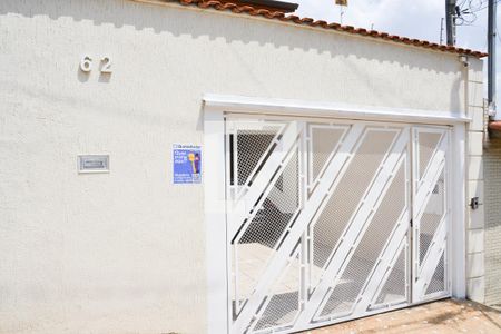 Casa à venda com 194m², 3 quartos e 3 vagas Casa à venda com 194m², 3 quartos e 3 vagasFachada
