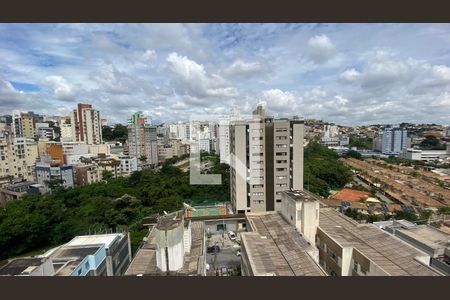 Apartamento para alugar com 220m², 3 quartos e 2 vagasVista