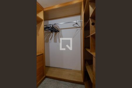 Apartamento para alugar com 460m², 5 quartos e 4 vagas Apartamento para alugar com 460m², 5 quartos e 4 vagasCloset da suíte 4