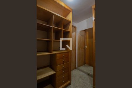 Apartamento para alugar com 460m², 5 quartos e 4 vagas Apartamento para alugar com 460m², 5 quartos e 4 vagasCloset da suíte 4