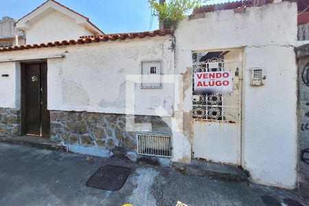 Casa à venda com 90m², 3 quartos e sem vaga Casa à venda com 90m², 3 quartos e sem vagaFachada