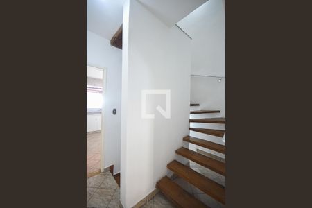 Escada de casa à venda com 3 quartos, 100m² em Jardim Henriqueta, Taboão da Serra