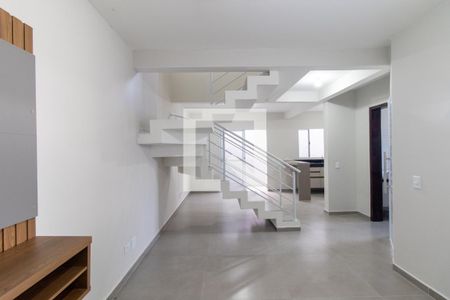 Sala de casa de condomínio para alugar com 3 quartos, 96m² em Xaxim, Curitiba