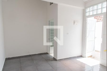 Sala e cozinha de casa para alugar com 1 quarto, 40m² em Vila Firmiano Pinto, São Paulo