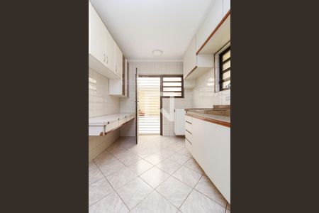 Casa à venda com 300m², 3 quartos e sem vaga Casa à venda com 300m², 3 quartos e sem vagaCozinha