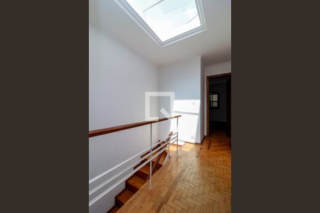 Casa à venda com 300m², 3 quartos e sem vaga Casa à venda com 300m², 3 quartos e sem vagaCorredor