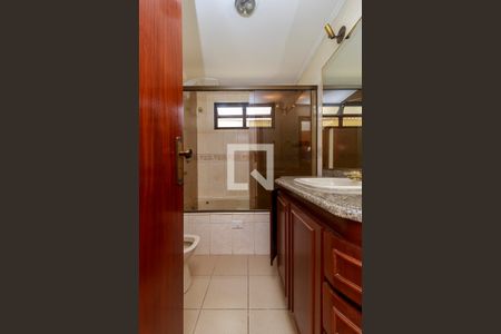 Casa à venda com 300m², 3 quartos e sem vaga Casa à venda com 300m², 3 quartos e sem vagaSuíte -Banheiro