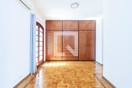 Casa à venda com 300m², 3 quartos e sem vaga Casa à venda com 300m², 3 quartos e sem vagaSuíte