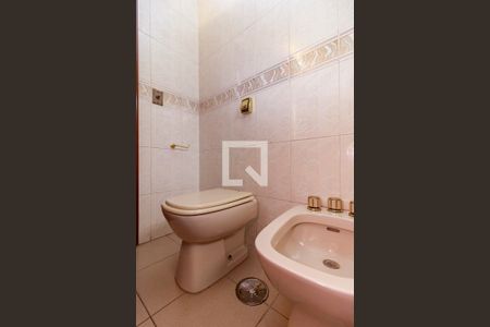 Casa à venda com 300m², 3 quartos e sem vaga Casa à venda com 300m², 3 quartos e sem vagaSuíte -Banheiro