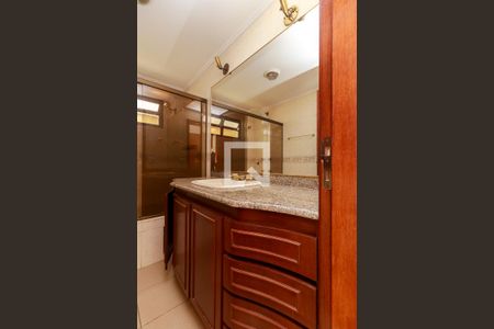 Casa à venda com 300m², 3 quartos e sem vaga Casa à venda com 300m², 3 quartos e sem vagaSuíte -Banheiro