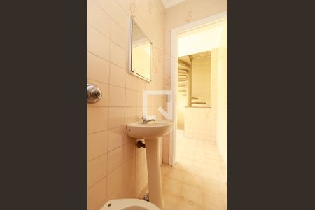 Casa à venda com 300m², 3 quartos e sem vaga Casa à venda com 300m², 3 quartos e sem vagaEdícula - Banheiro