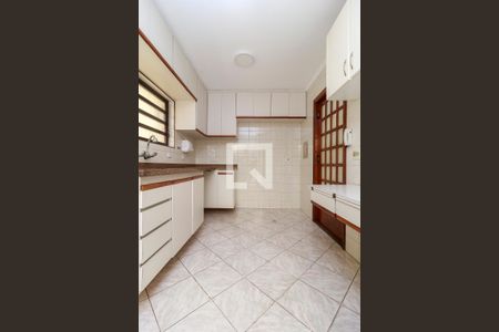 Casa à venda com 300m², 3 quartos e sem vaga Casa à venda com 300m², 3 quartos e sem vagaCozinha