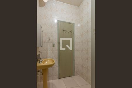 Casa à venda com 366m², 6 quartos e 4 vagasBanheiro Social