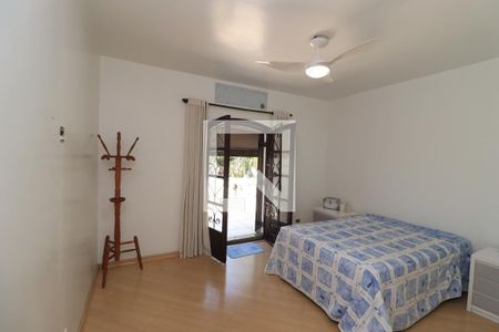 Casa à venda com 240m², 3 quartos e 2 vagasQuarto Suíte