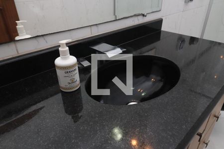 Casa à venda com 240m², 3 quartos e 2 vagasBanheiro da Suíte