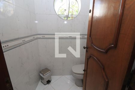 Casa à venda com 240m², 3 quartos e 2 vagasLavabo