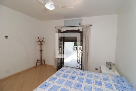 Casa à venda com 240m², 3 quartos e 2 vagasQuarto Suíte