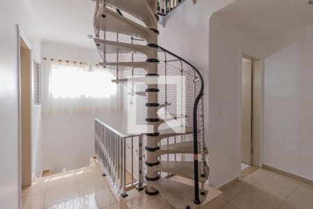 Casa à venda com 320m², 4 quartos e 2 vagasCorredor interno