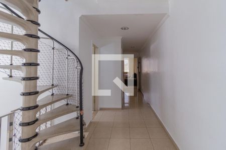 Casa à venda com 320m², 4 quartos e 2 vagasCorredor interno
