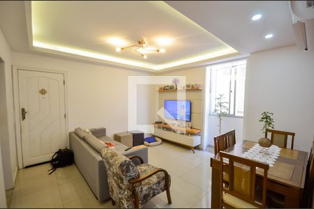 Apartamento à venda com 84m², 3 quartos e 1 vaga Apartamento à venda com 84m², 3 quartos e 1 vagaSala
