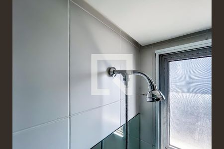 Chuveiro Banheiro da Suíte de apartamento para alugar com 2 quartos, 90m² em Alphaville Empresarial, Barueri